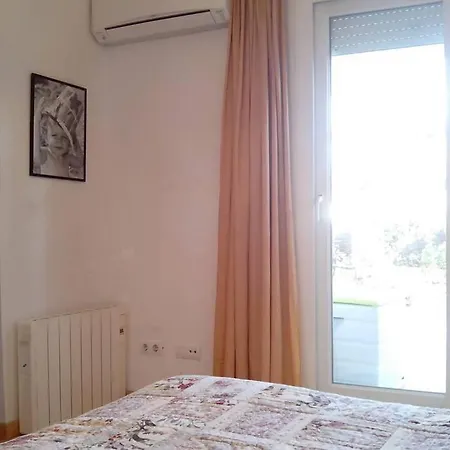 Apartment Bonito De 3 Hab. Con Jardin *